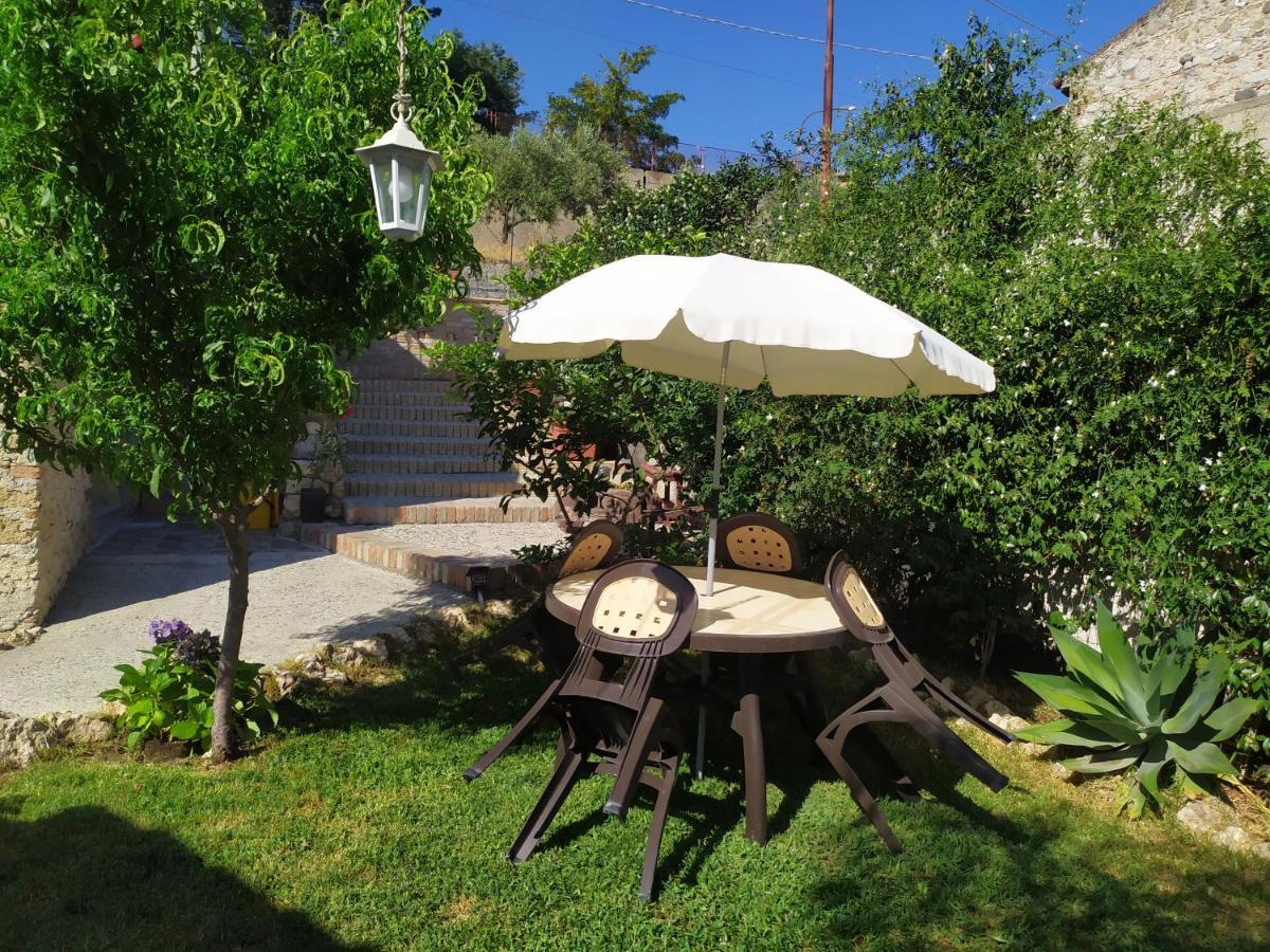 Il Giardino Dei Semplici B&B Caulonia Ngoại thất bức ảnh